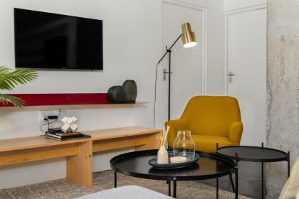 Contemporary 3-Bed at the Peak of Bo-Kaap  Pool - image 30