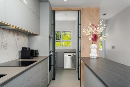 Luxe Oasis on Trendy Loader St  Pool  Ocean View - image 21