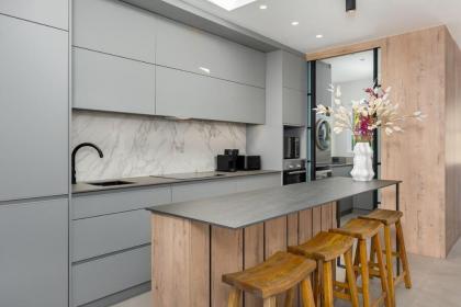 Luxe Oasis on Trendy Loader St  Pool  Ocean View - image 22