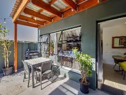 Sunny 5 bedroom villa ideal for large groups - image 16