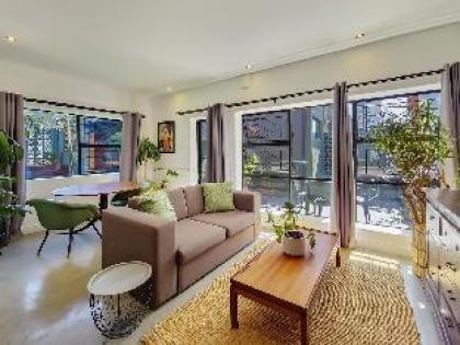 Sunny 5 bedroom villa ideal for large groups - image 17