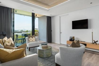 Luxe Signature Apartment  Wi-Fi  Balcony - image 22