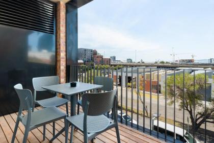 Luxe Signature Apartment  Wi-Fi  Balcony - image 25
