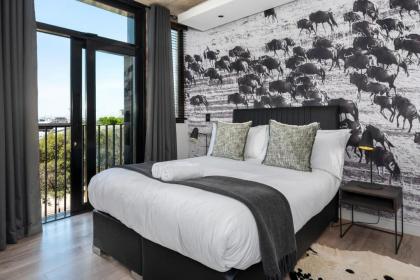Luxe Signature Apartment  Wi-Fi  Balcony - image 27