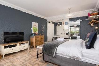 Mouille Point Studio with Breathtaking Views - image 10