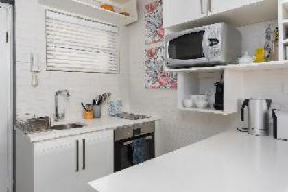 Mouille Point Studio with Breathtaking Views - image 14