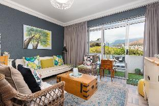 Mouille Point Studio with Breathtaking Views - image 2