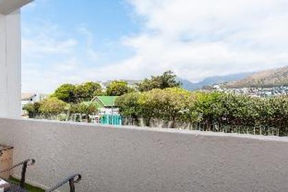 Mouille Point Studio with Breathtaking Views - image 5