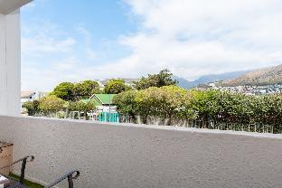 Mouille Point Studio with Breathtaking Views - image 5