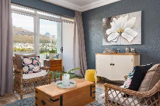 Mouille Point Studio with Breathtaking Views - image 6