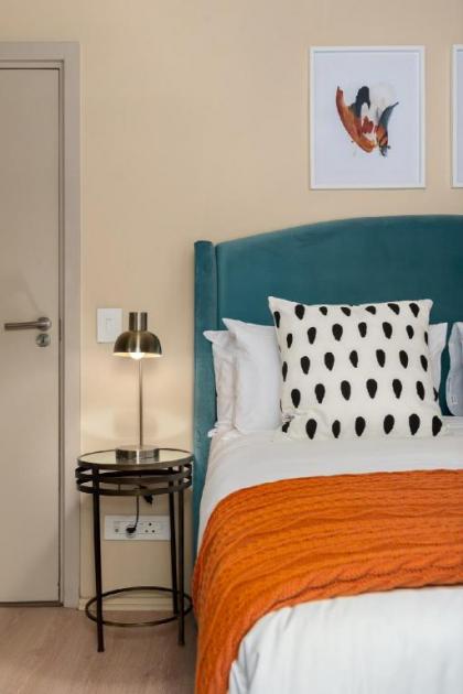 Luxe 2-Bedroom in Trendy Green Point  Pool Views - image 29