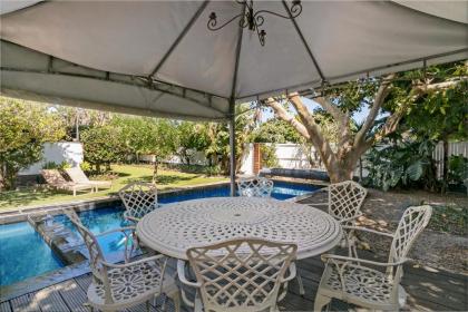 Hibiscus House - image 21