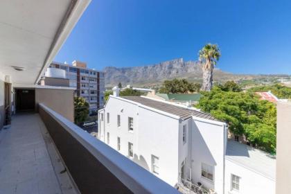 Bright and Homey 1 Bedroom in Gardens - image 2