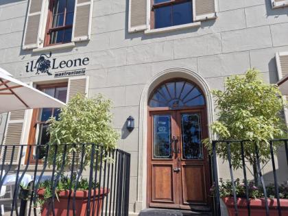 De Waterkant stylish unit no loadshedding - image 24