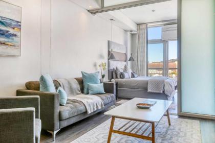 Backup-Powered Elegant Mountain View Apartment - image 7