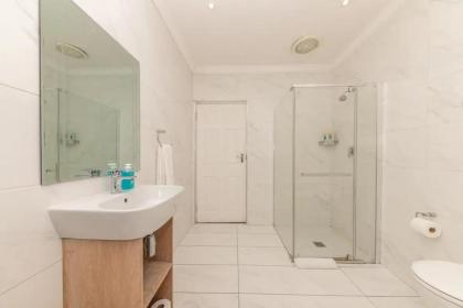 Spaciaous 2 Bedroom BoKaap Apartment - image 23
