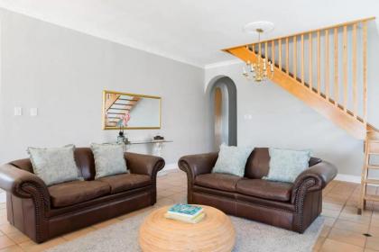 3 Bedroom Hilltop Home with Spectacular Views - image 21