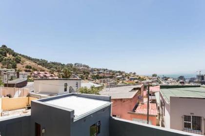 3 Bedroom Hilltop Home with Spectacular Views - image 23