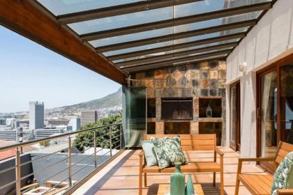 3 Bedroom Hilltop Home with Spectacular Views - image 25