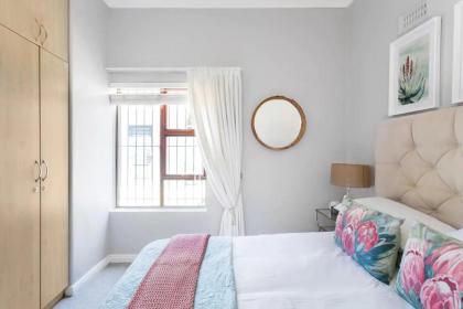 3 Bedroom Hilltop Home with Spectacular Views - image 30