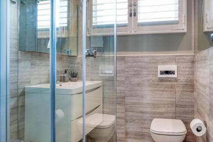 Backup-Powered Elegant Promenade Retreat - image 22