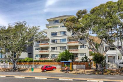 Backup-Powered Elegant Promenade Retreat - image 29