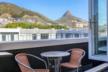 Backup-Power Trendy 2 Bed Balcony Apartment - image 21