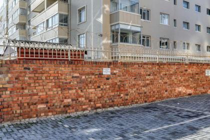 Backup-Power Trendy 2 Bed Balcony Apartment - image 23