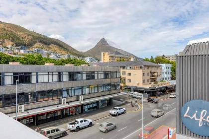 Backup-Power Trendy 2 Bed Balcony Apartment - image 25