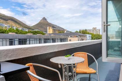 Backup-Power Trendy 2 Bed Balcony Apartment - image 26