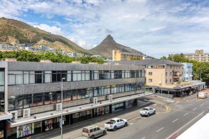 Backup-Power Trendy 2 Bed Balcony Apartment - image 27