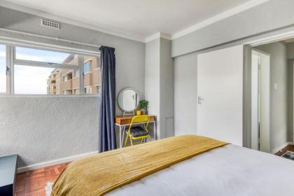 Backup-Power Trendy 2 Bed Balcony Apartment - image 30