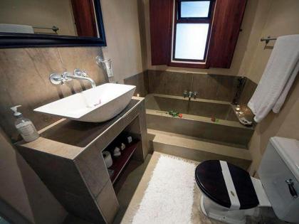 Harfield Guest Villa - image 29