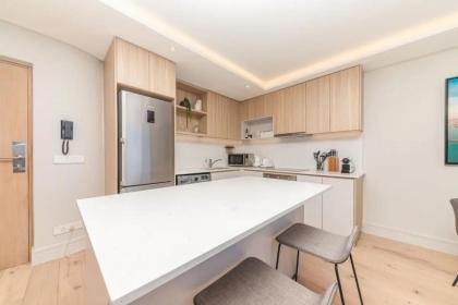 Modern and bright 1BD APT in sunny Sea Point - image 23
