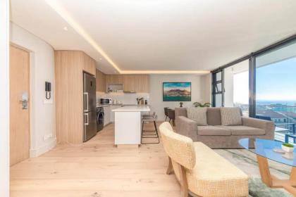 Modern and bright 1BD APT in sunny Sea Point - image 24