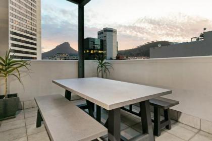 2 BD Penthouse in the heart of the Mother City - image 23