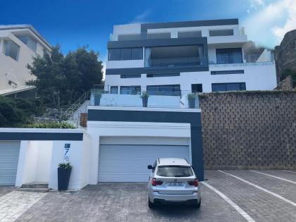 Camps Bay Blue Self-Catering Studios - image 11