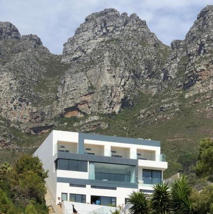 Camps Bay Blue Self-Catering Studios - image 27