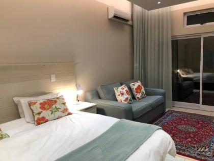Camps Bay Blue Self-Catering Studios - image 30