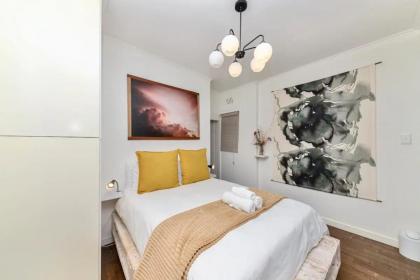 Cosy 1BD APT in the Mother City - image 25