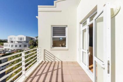 Colourful & cheery Devils' Peak Views 3BD home - image 22
