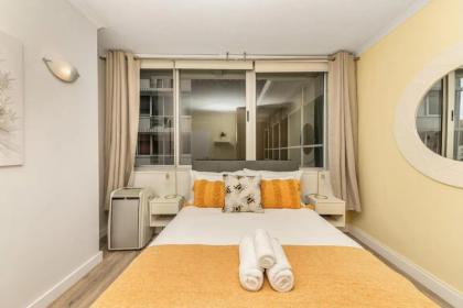 Spacious and stylish 2BD APT in Gardens - image 10
