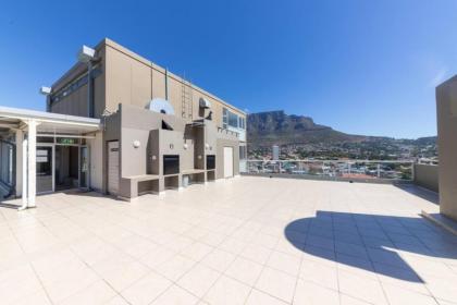 Spacious and stylish 2BD APT in Gardens - image 24