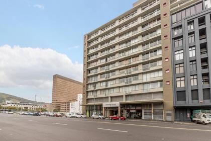 Spacious and stylish 2BD APT in Gardens - image 27