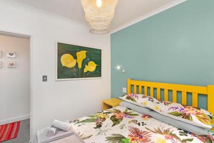 Sunset Yellow Cottage - image 22