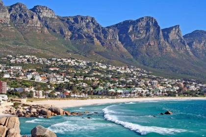 Stylish minimalist studio in central Cape Town - image 22