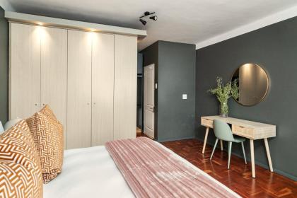 Shaftesbury Luxury Apartments - image 29