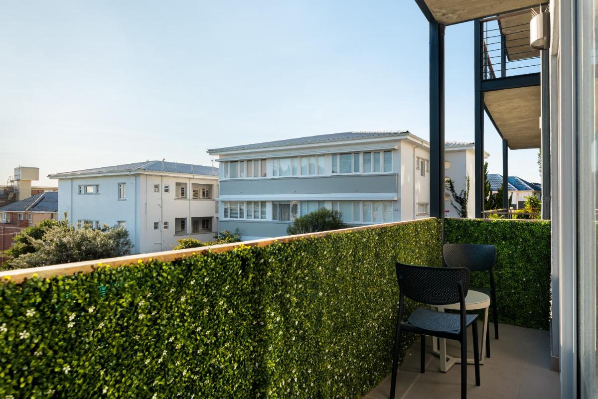 Elegant Contemporary Apartment Central Balcony Seven on T - image 3