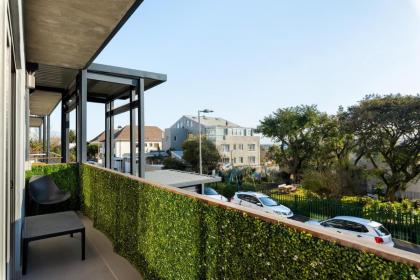 Elegant Contemporary Apartment Central Balcony Seven on T - image 8