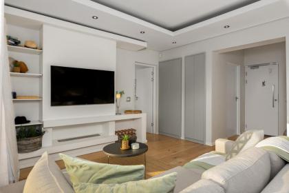 Elegant Contemporary Apartment Central Balcony Seven on T - image 9